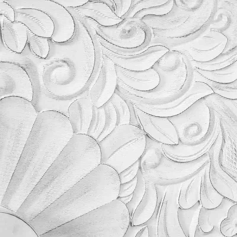 Cabinet vintage blanc à grandes facettes sculptées